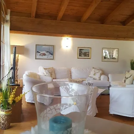 Luxuschalet Happy Tyrol בקתה אלמאו