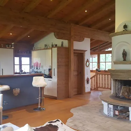 Luxuschalet Happy Tyrol אלמאו